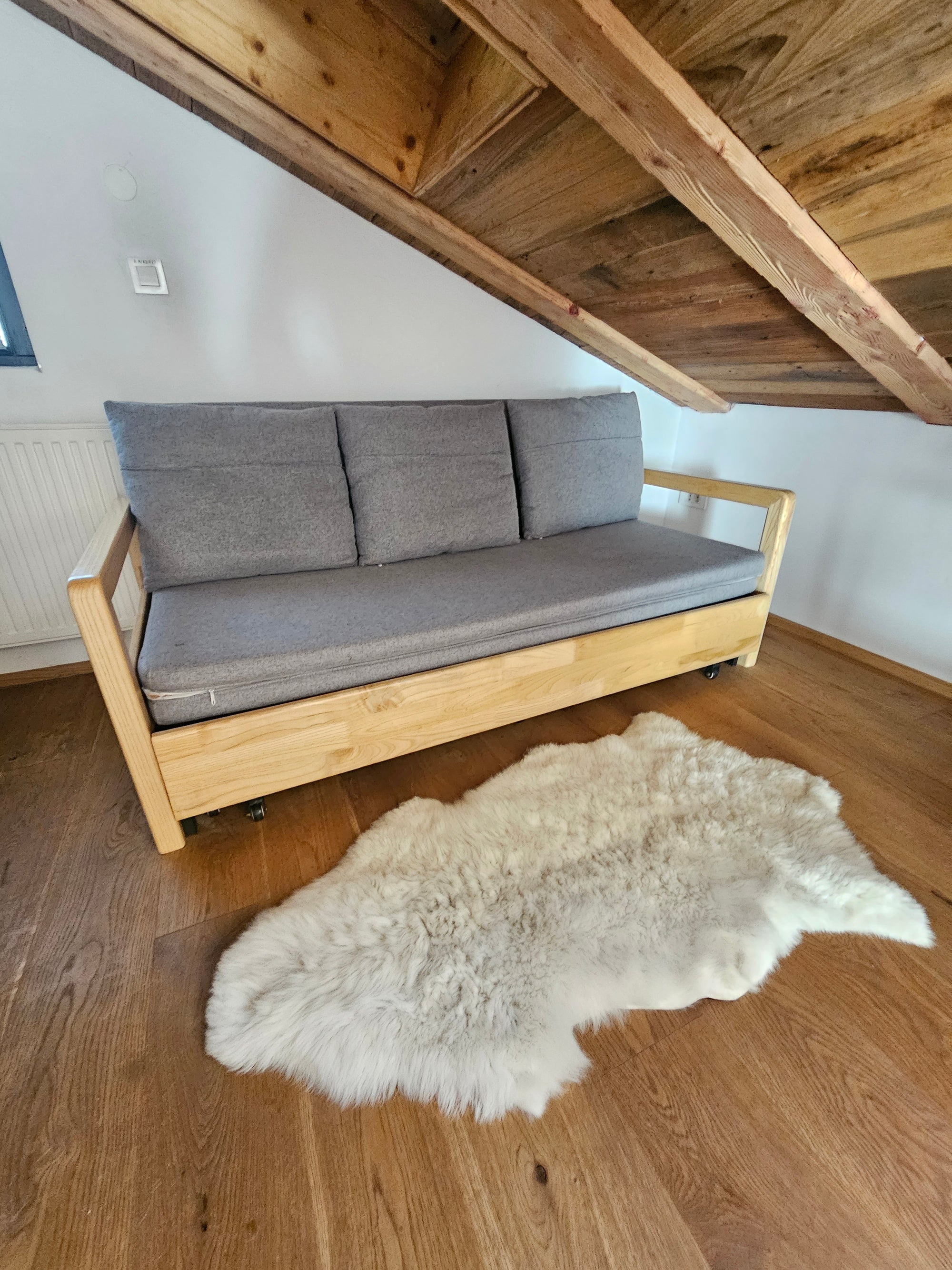 Naravna ovčja koža (cca 60x 110-120 cm)