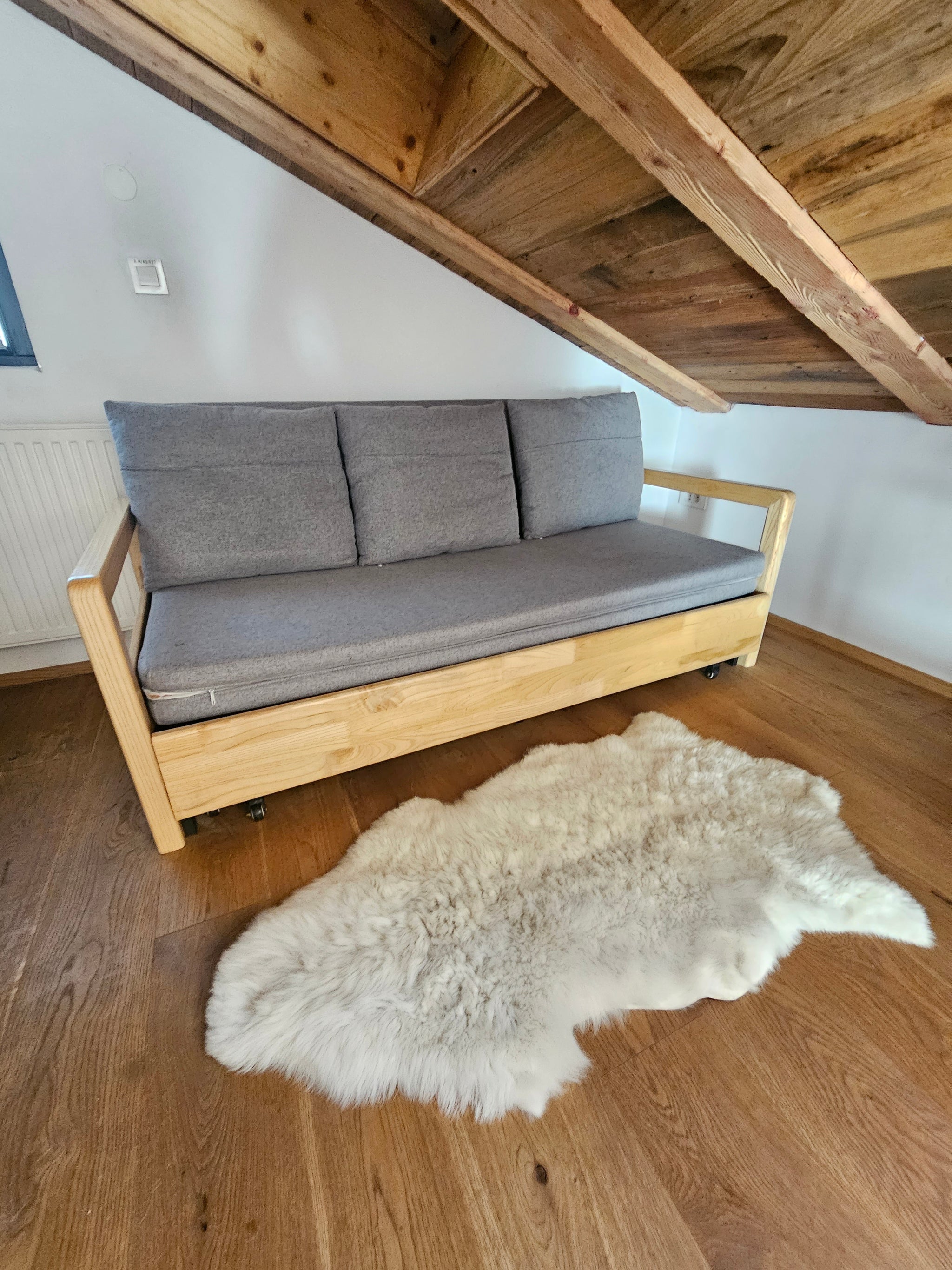 Naravna ovčja koža (cca 60x 110-120 cm)